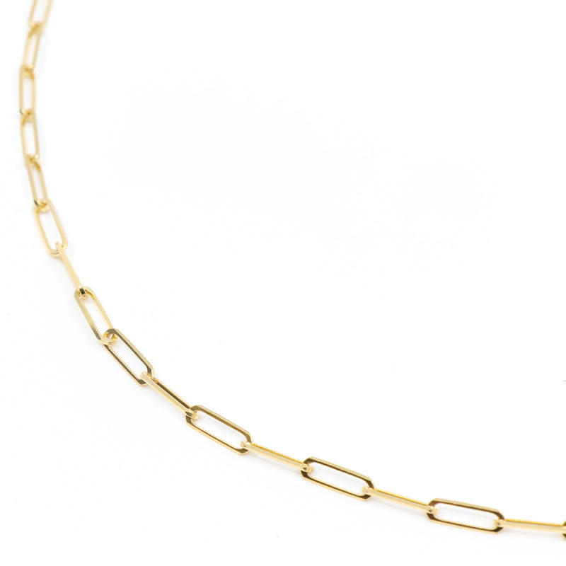  Image of a medium-sized gold paper clip chain.